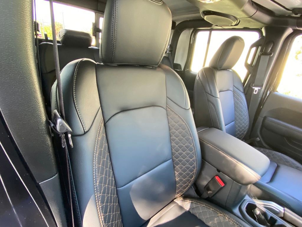 Used 2022 Jeep Gladiator Overland image 21