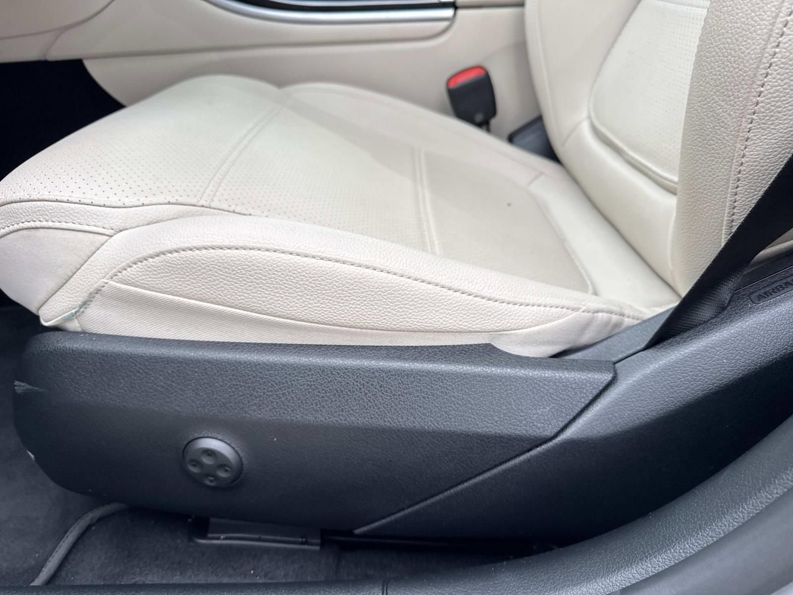 Used 2025 Mercedes-Benz C 300 Sedan image 17