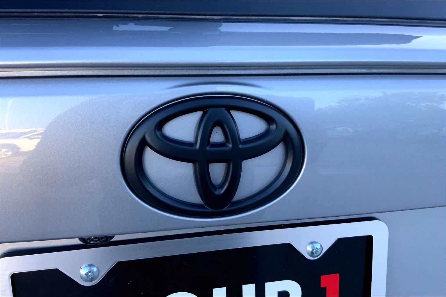 Used 2025 Toyota RAV4 XLE FWD image 30
