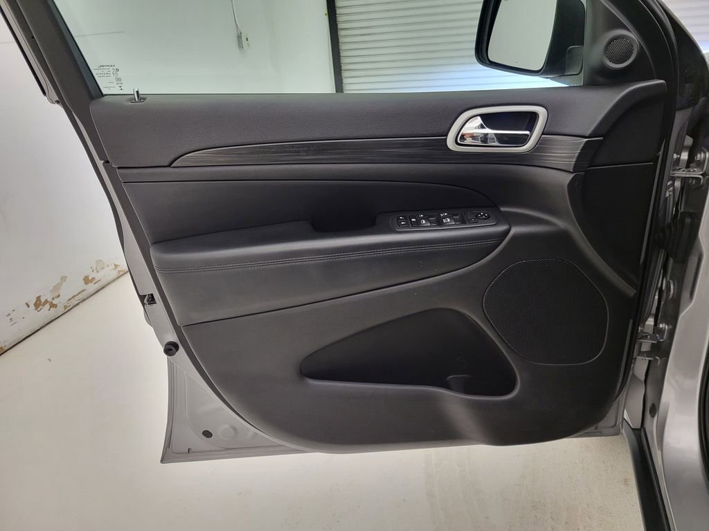 Used 2020 Jeep Grand Cherokee Laredo w/ Quick Order Package 2BN North image 24