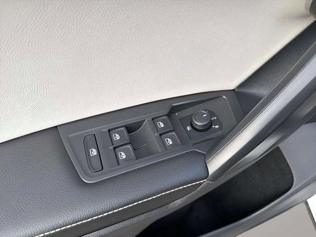 Used 2022 Volkswagen Tiguan S image 6