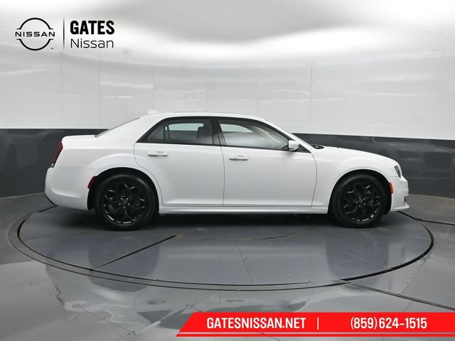 Used 2022 Chrysler 300 Touring L w/ Popular Equipment Group AWD/4WD image 3
