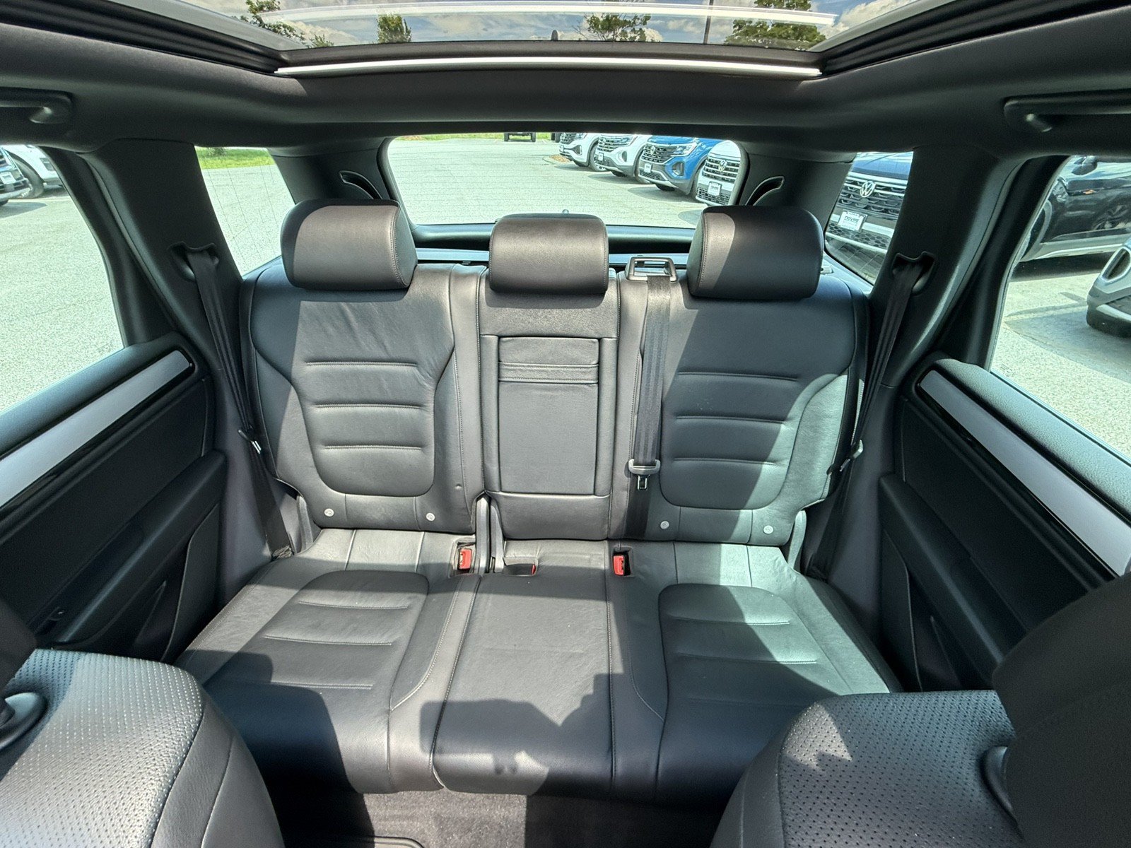 Used 2017 Volkswagen Touareg Wolfsburg Edition AWD/4WD image 18