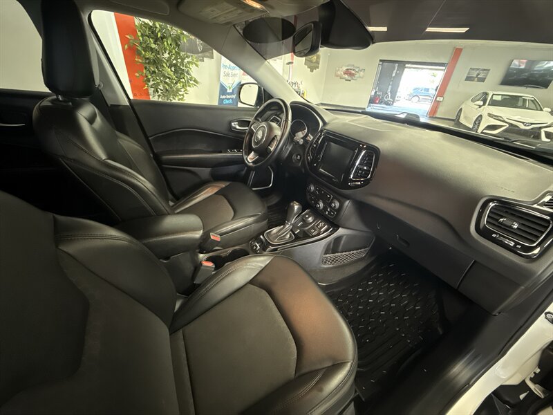 Used 2019 Jeep Compass Latitude AWD/4WD image 17