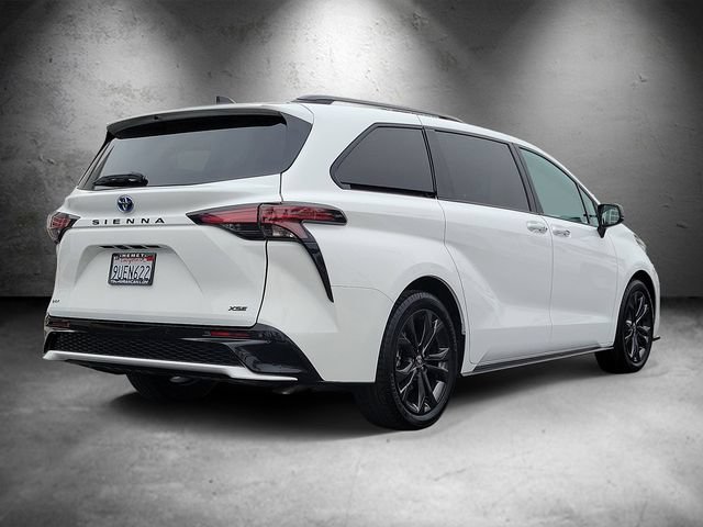 Used 2025 Toyota Sienna XSE FWD image 3