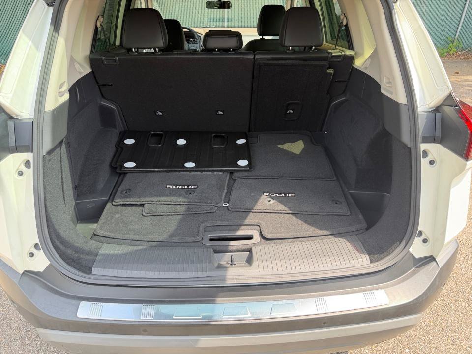 Used 2023 Nissan Rogue SV w/ SV Premium B Package AWD/4WD image 19