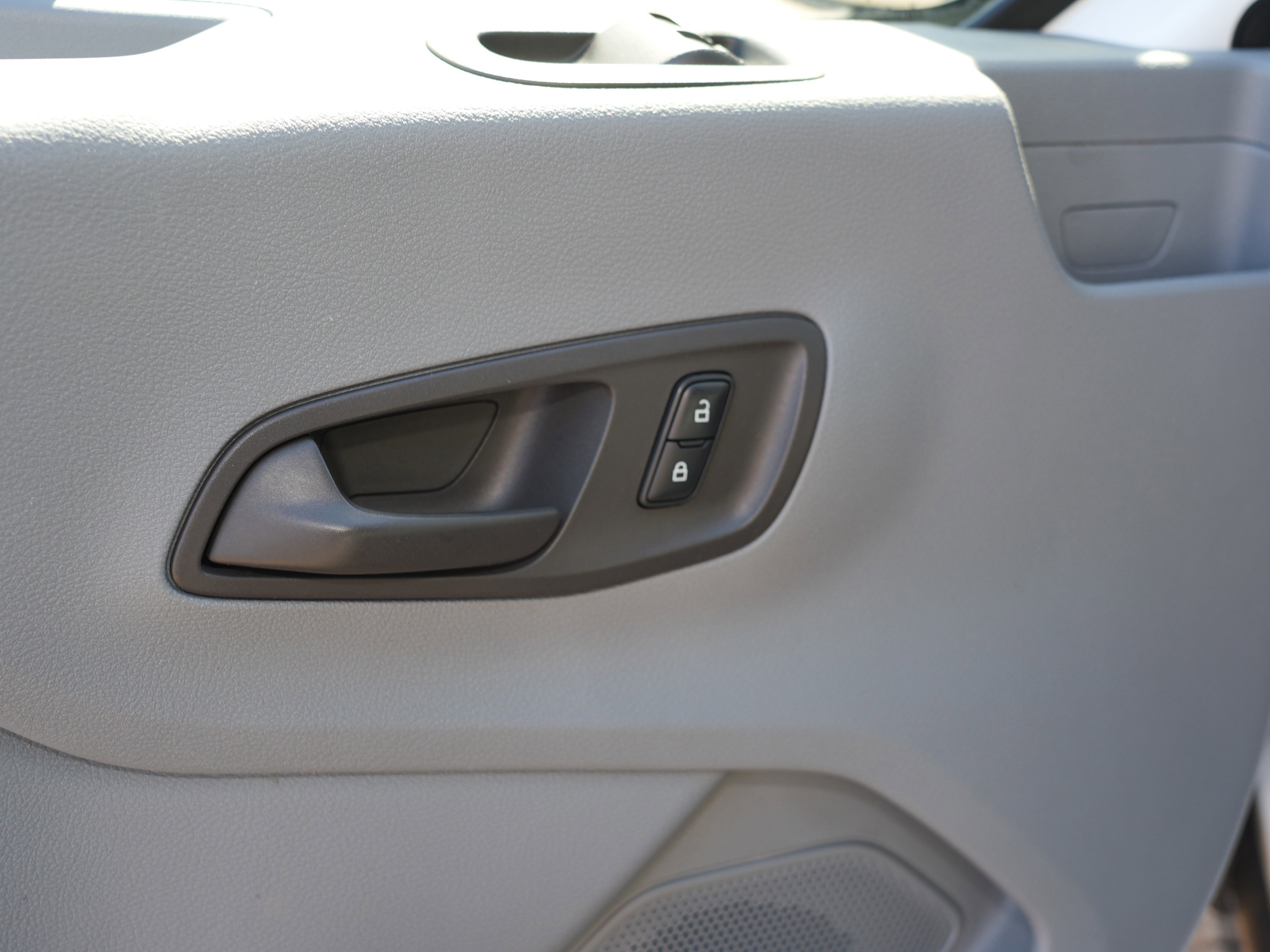 Used 2015 Ford Transit 350 XLT RWD image 17