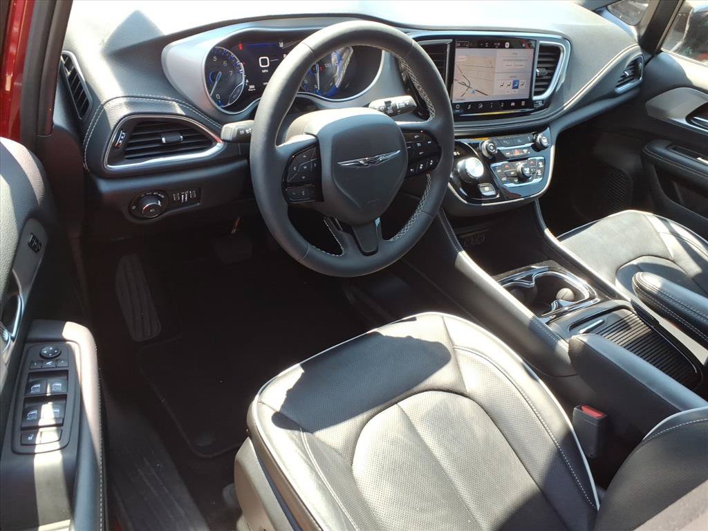 Used 2025 Chrysler Pacifica Limited FWD image 18
