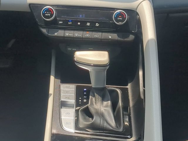 Used 2024 Hyundai Elantra Limited FWD image 17