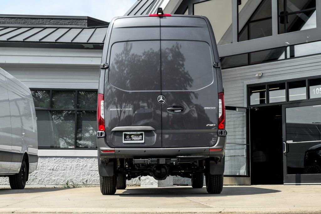 Used 2025 Mercedes-Benz Sprinter 2500 image 8