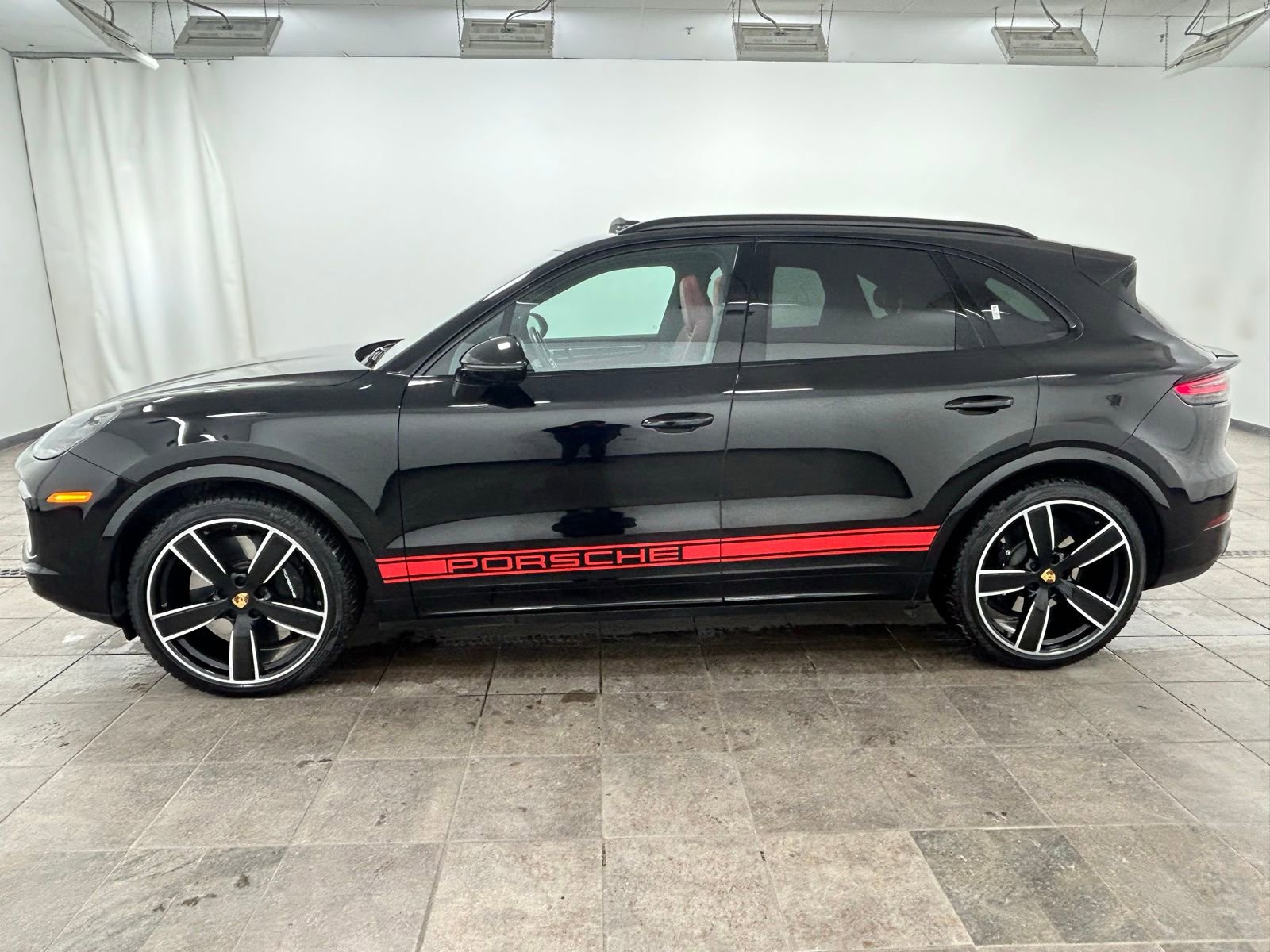 Used 2023 Porsche Cayenne Turbo image 3