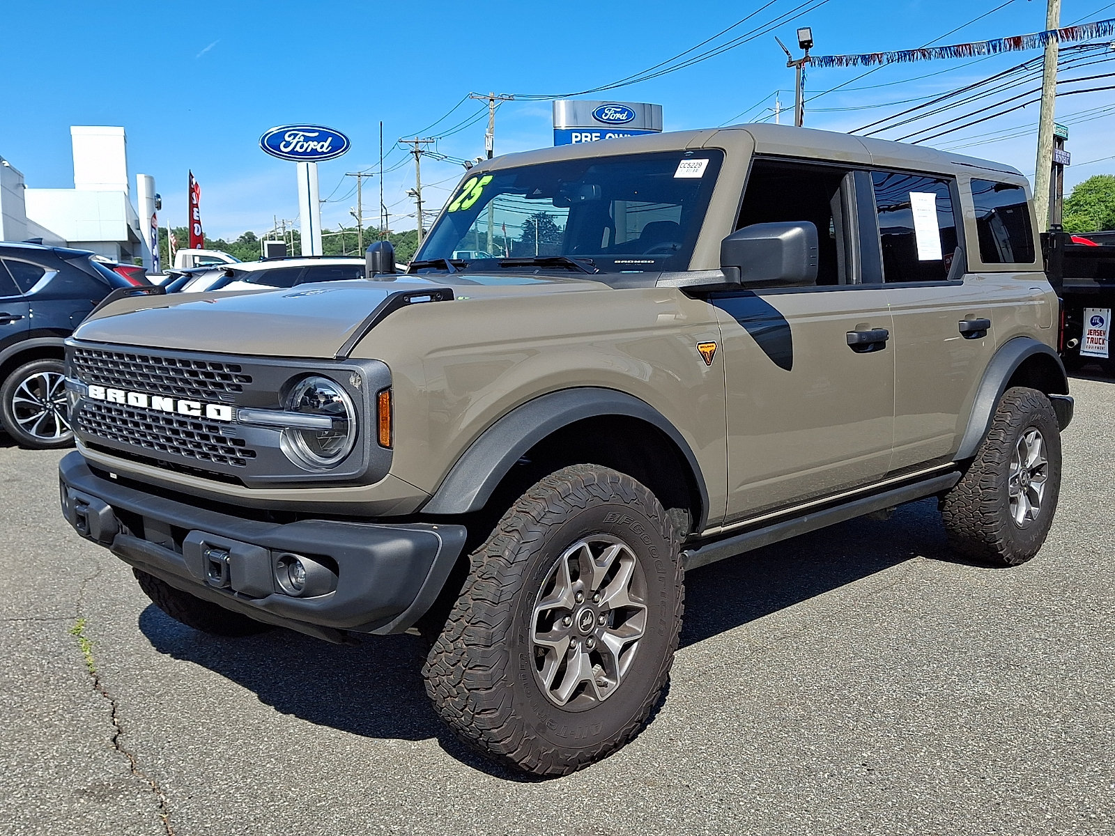 Used 2025 Ford Bronco Badlands AWD/4WD image 1