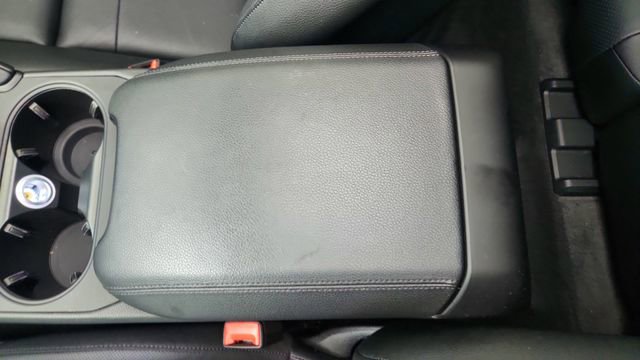 Used 2025 Porsche Cayenne w/ Premium Package image 53