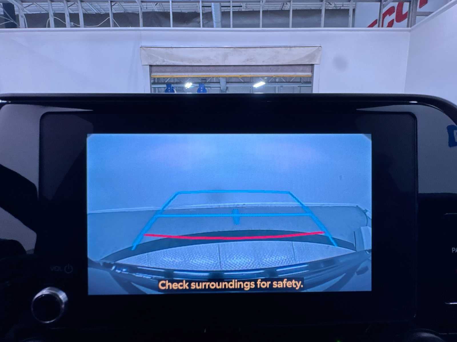 Used 2025 Toyota Highlander LE FWD image 26