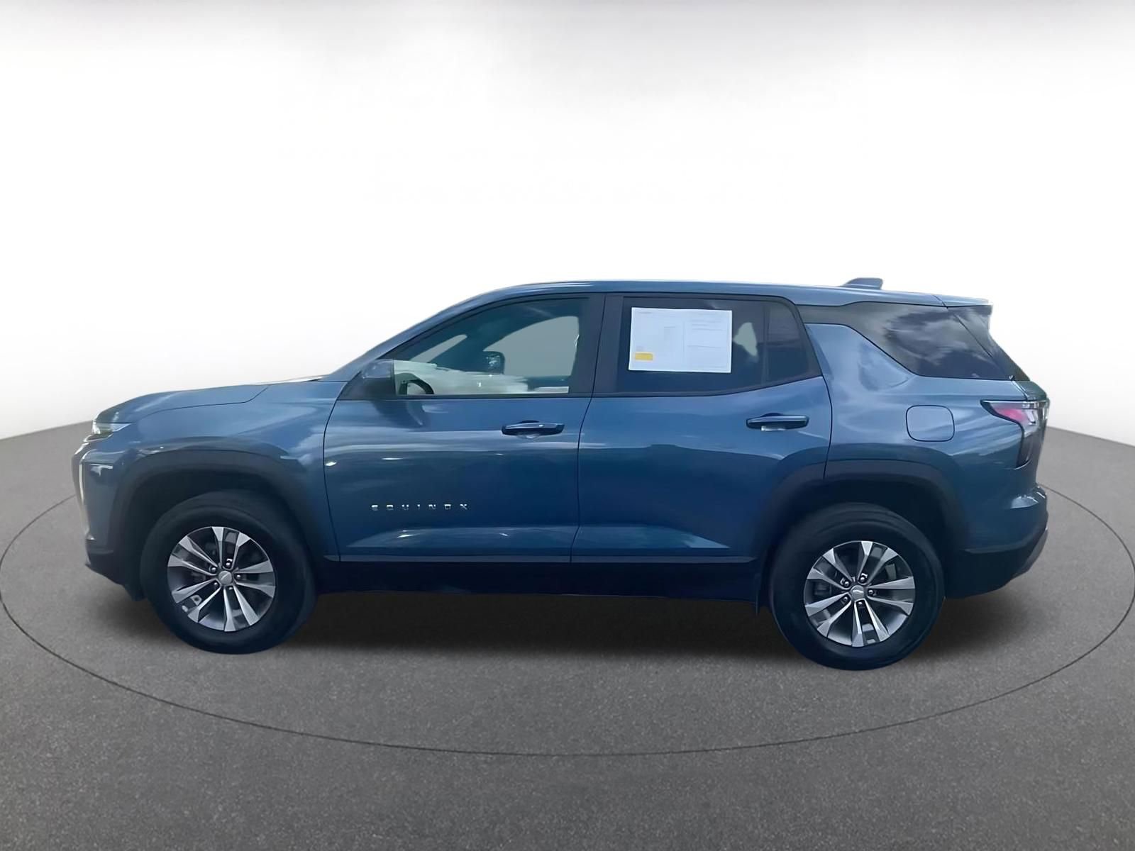 Used 2025 Chevrolet Equinox LT FWD image 9
