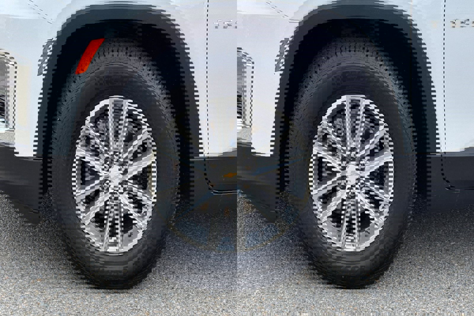 Used 2023 Chevrolet Traverse LT image 27