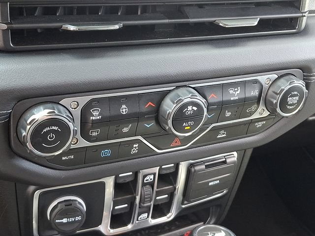 Used 2024 Jeep Wrangler Unlimited Sahara AWD/4WD image 15