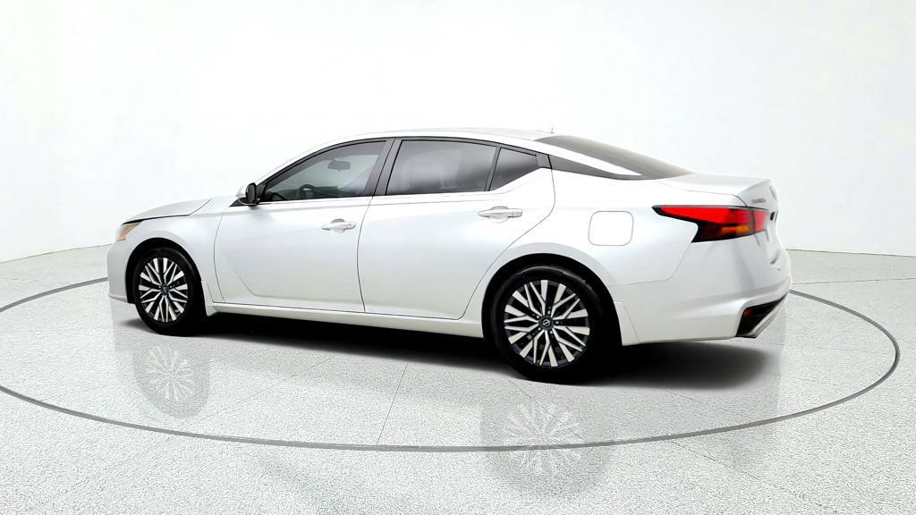 Used 2023 Nissan Altima 2.5 SV w/ SV Premium Package FWD image 7