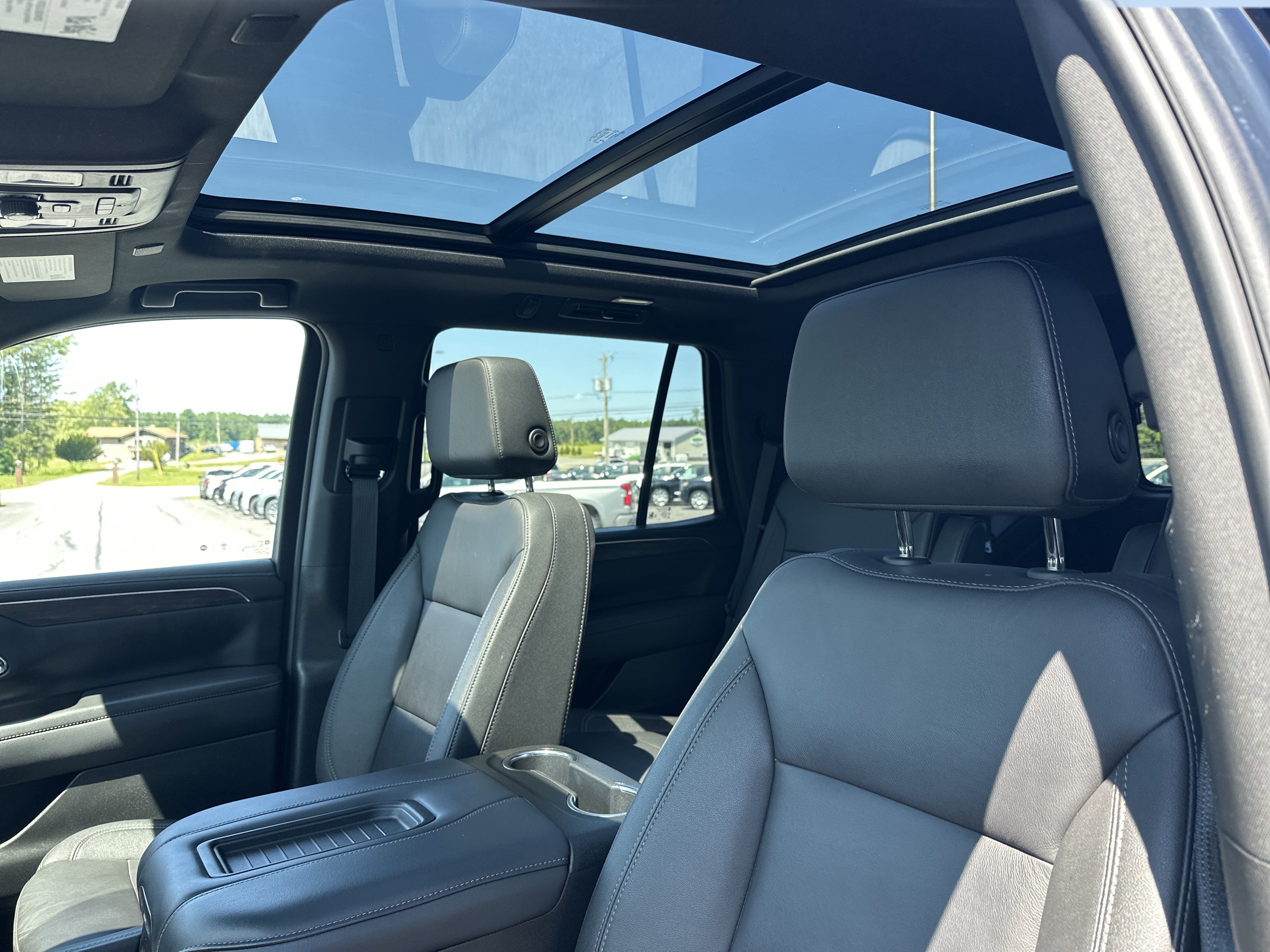 Certified 2024 Chevrolet Tahoe Z71 w/ Luxury Package AWD/4WD image 15