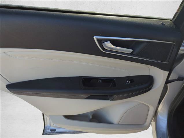Used 2017 Ford Edge Titanium w/ Equipment Group 301A FWD image 9