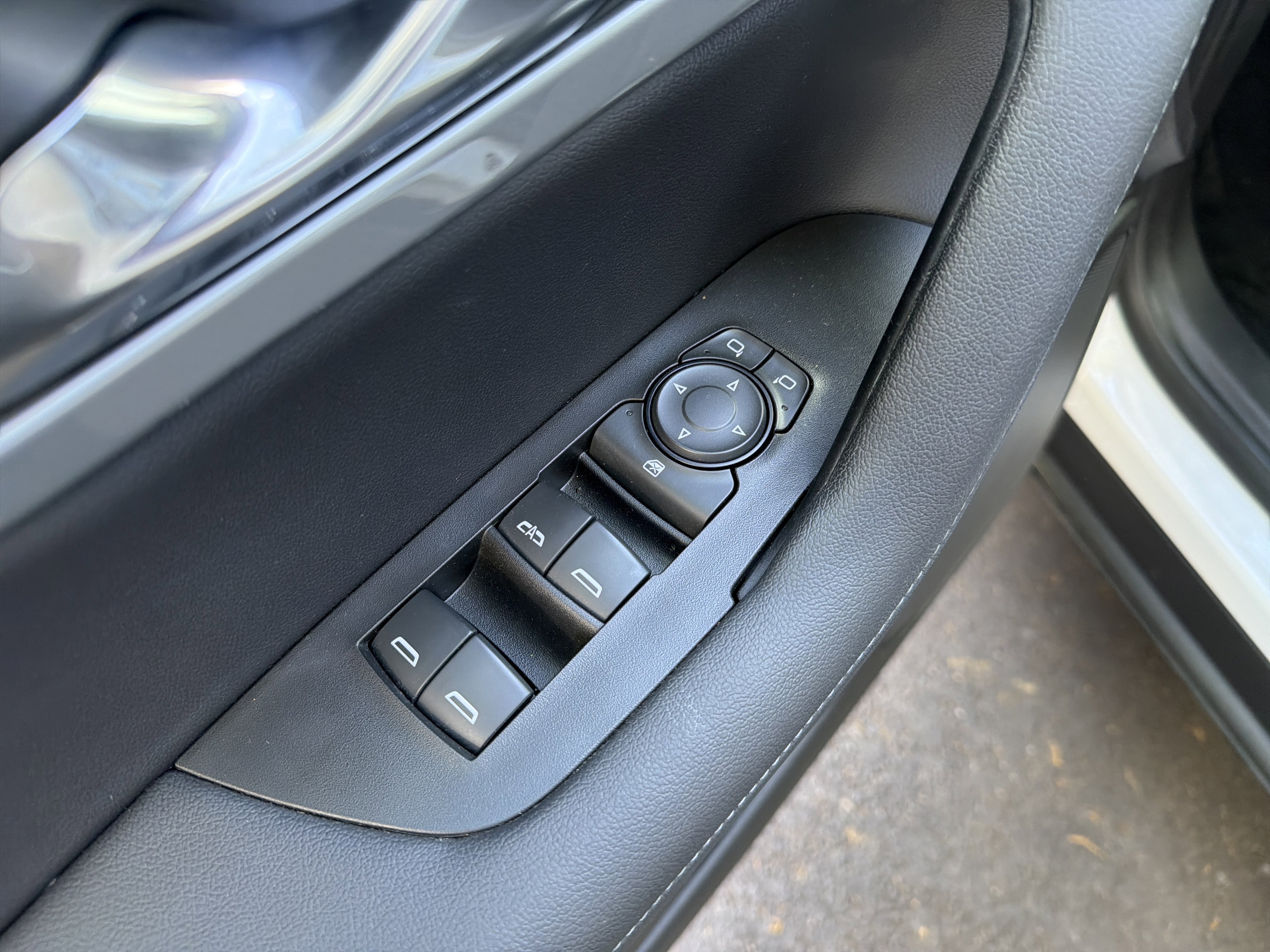 Used 2019 Chevrolet Blazer LT image 15