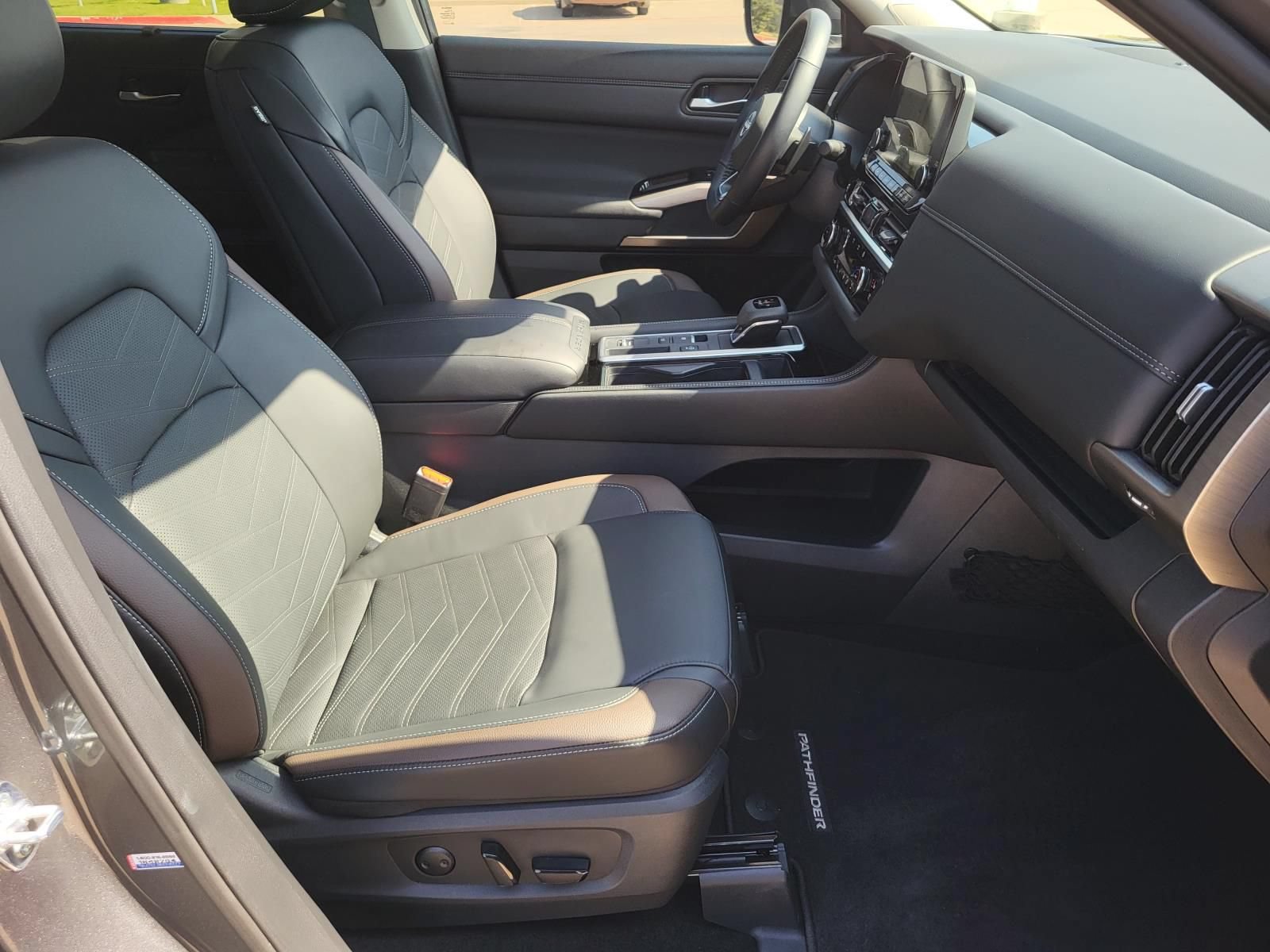 Certified 2025 Nissan Pathfinder Platinum w/ Cargo Package FWD image 13