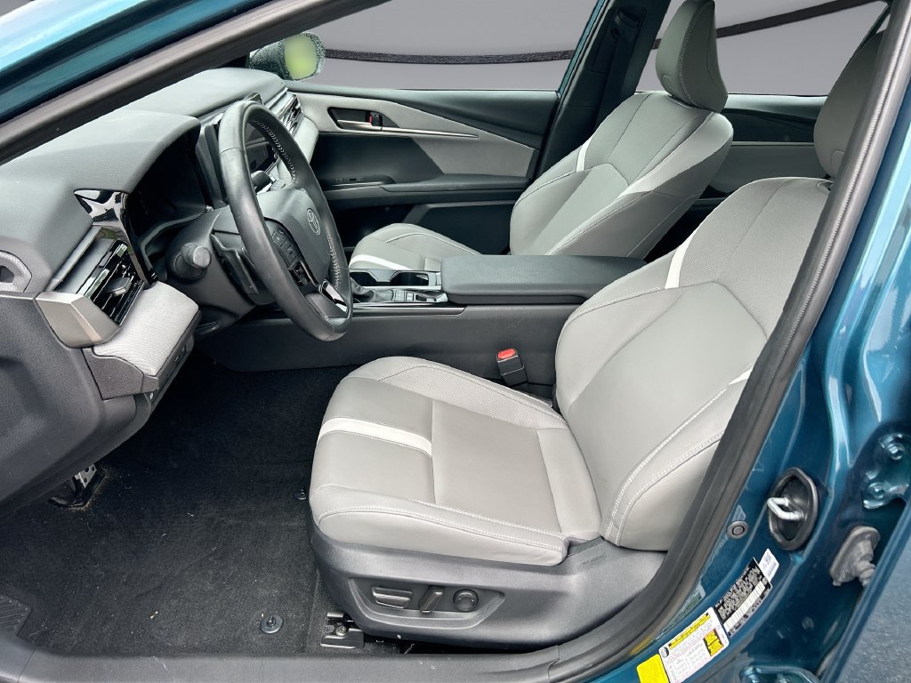 Used 2025 Toyota Camry SE FWD image 11