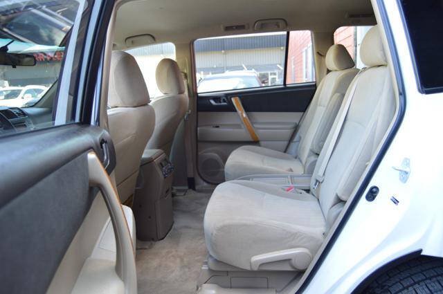Used 2010 Toyota Highlander 4WD Hybrid w/ Extra Value Pkg 2 image 12
