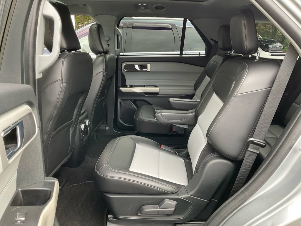 Used 2022 Ford Explorer XLT w/ Equipment Group 202A AWD/4WD image 29