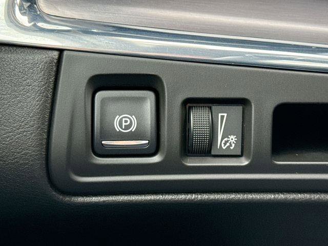 Used 2017 Cadillac XT5 Luxury w/ Driver Awareness Package AWD/4WD image 36