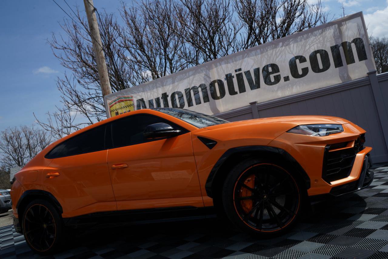 Used 2022 Lamborghini Urus AWD/4WD image 3