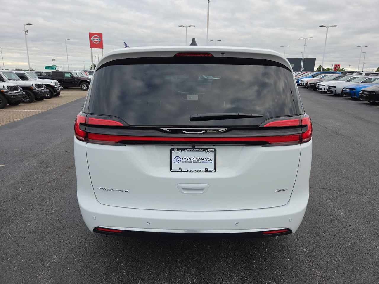 New 2027 Chrysler Pacifica Select w/ Family Tech Group AWD/4WD image 6