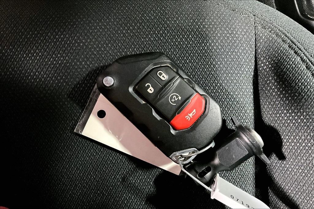 Used 2020 Jeep Gladiator Sport image 13