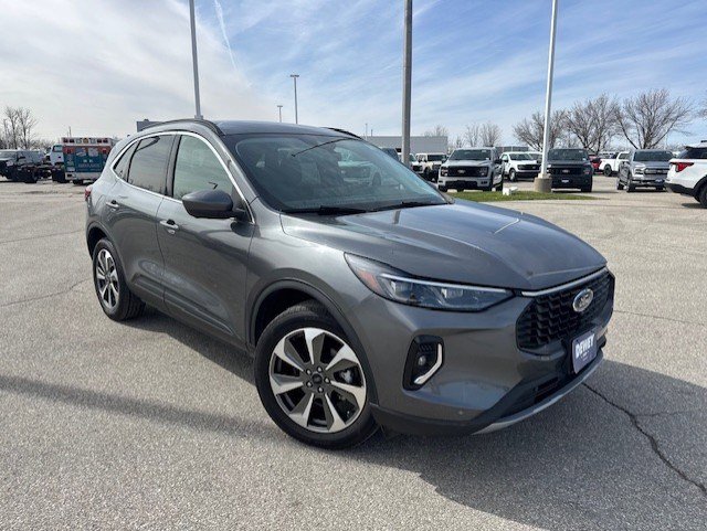 Certified 2023 Ford Escape Platinum AWD/4WD image 1