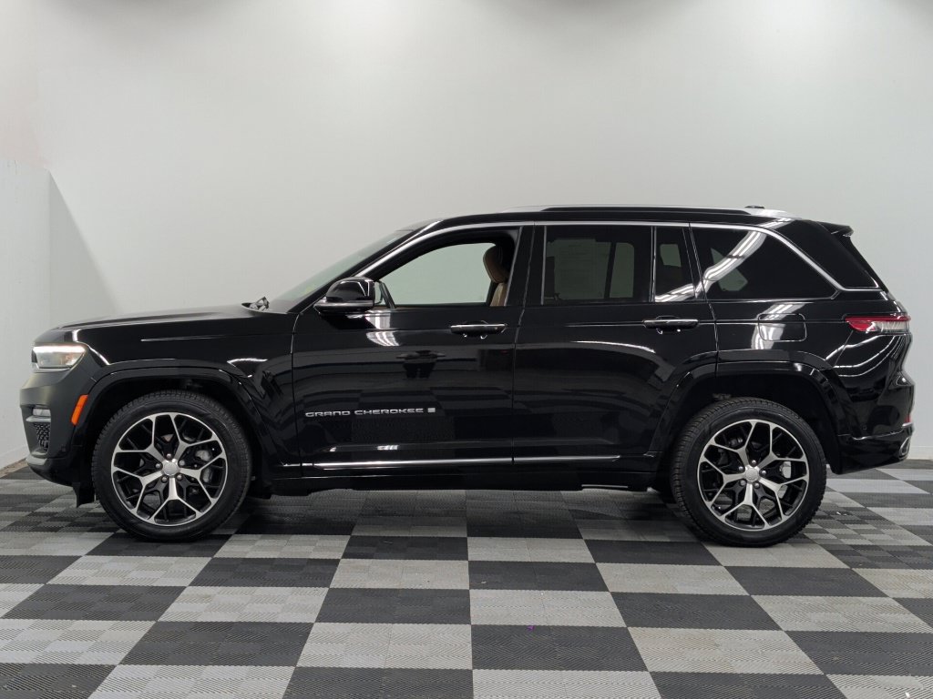 Used 2023 Jeep Grand Cherokee Summit AWD/4WD image 8