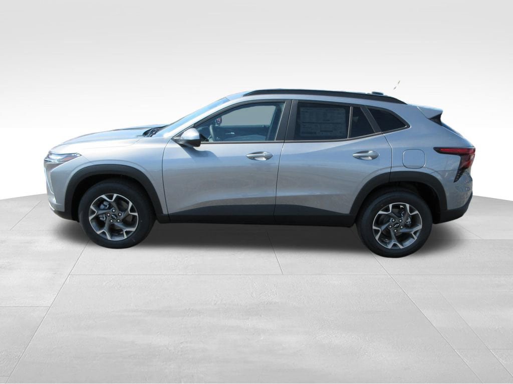 New 2026 Chevrolet Trax LT w/ Driver Confidence Package FWD image 2