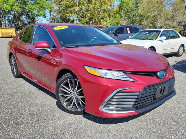 Used 2021 Toyota Camry XLE w/ Navigation Upgrade Package image 8