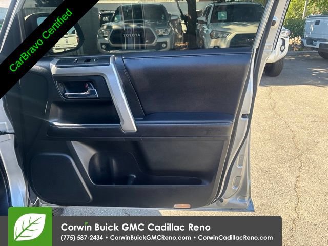 Used 2018 Toyota 4Runner SR5 AWD/4WD image 38
