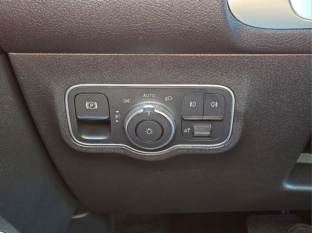 Used 2025 Mercedes-Benz GLB 250 image 25