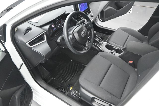 Used 2025 Toyota Corolla LE FWD image 6