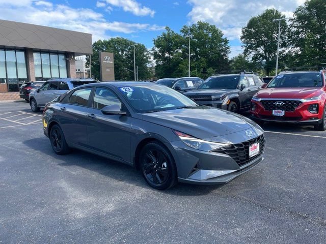 Used 2023 Hyundai Elantra SEL FWD image 2