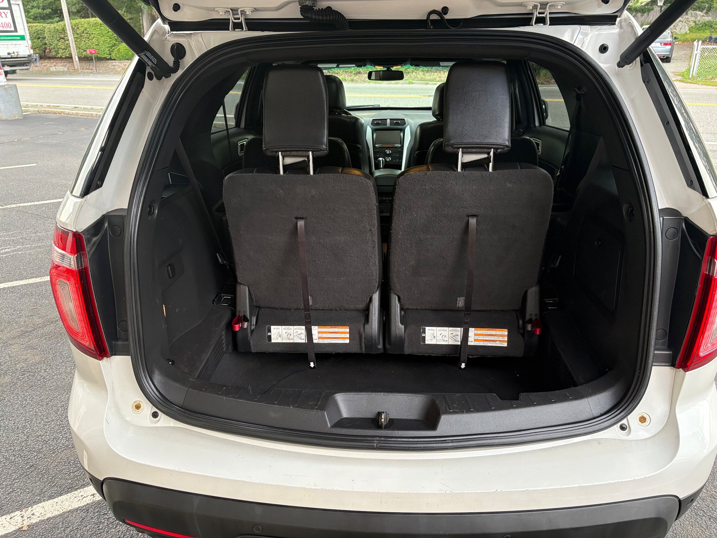 Used 2014 Ford Explorer XLT w/ Equipment Group 202A AWD/4WD image 17