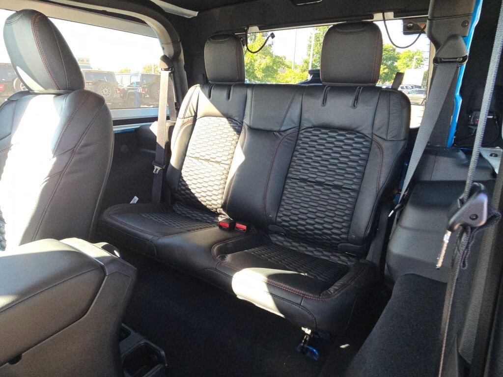 New 2025 Jeep Wrangler Rubicon w/ Xtreme 35 Tire Package image 15