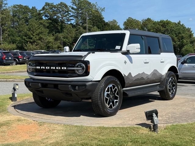 Used 2025 Ford Bronco Outer Banks AWD/4WD image 3