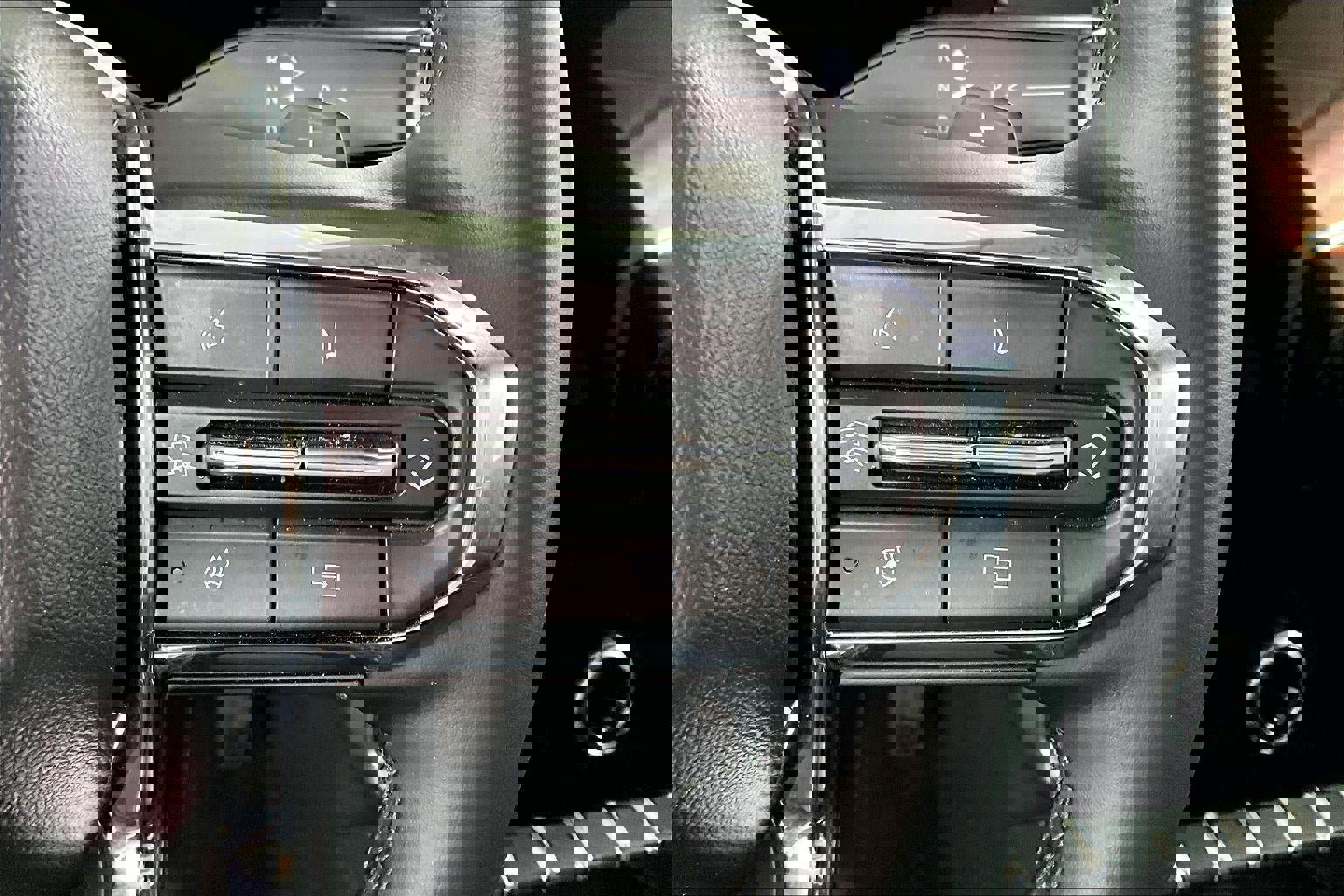 Used 2025 GMC Acadia Elevation image 12