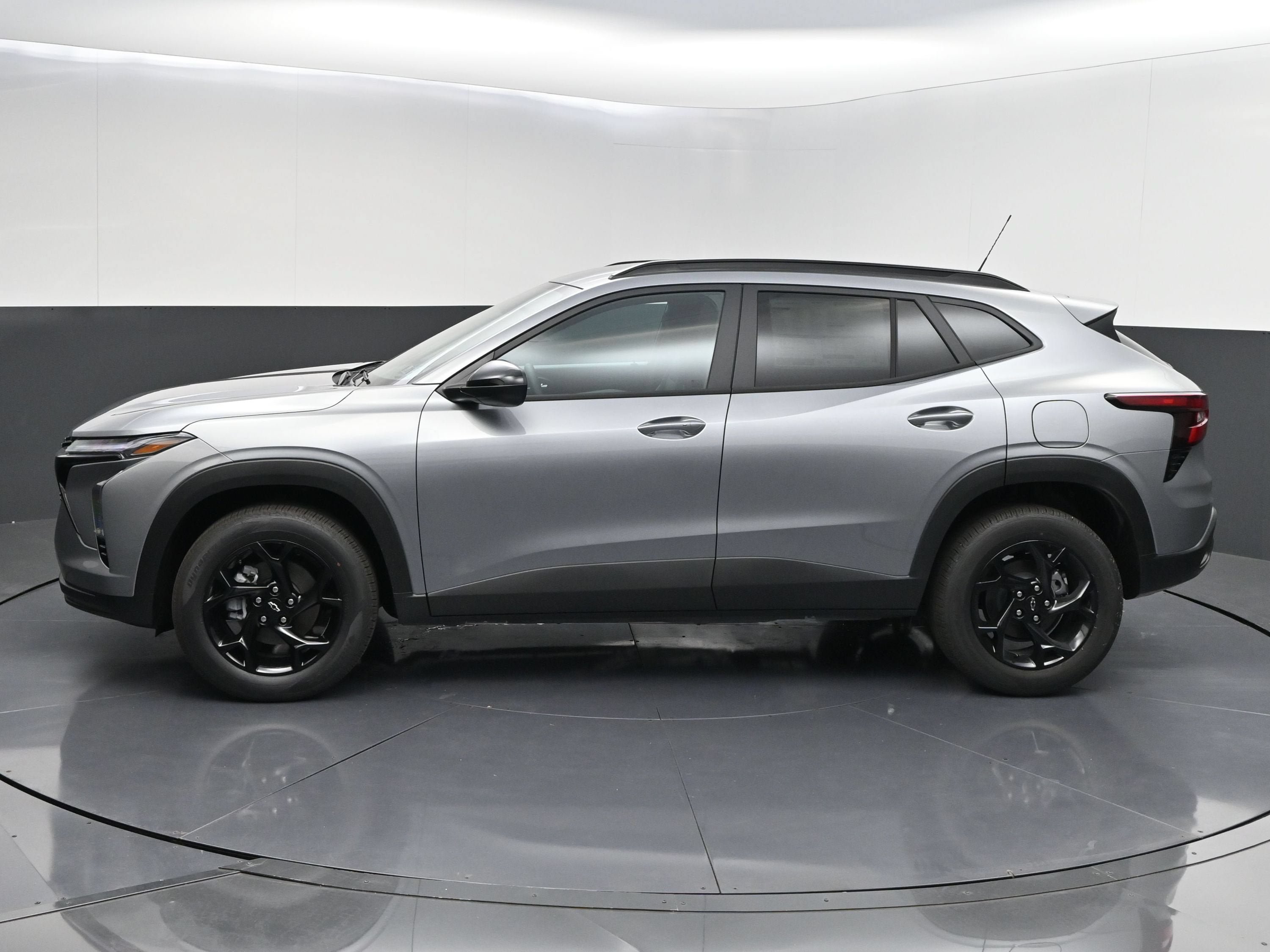 New 2026 Chevrolet Trax LT w/ Sunroof Package FWD image 5