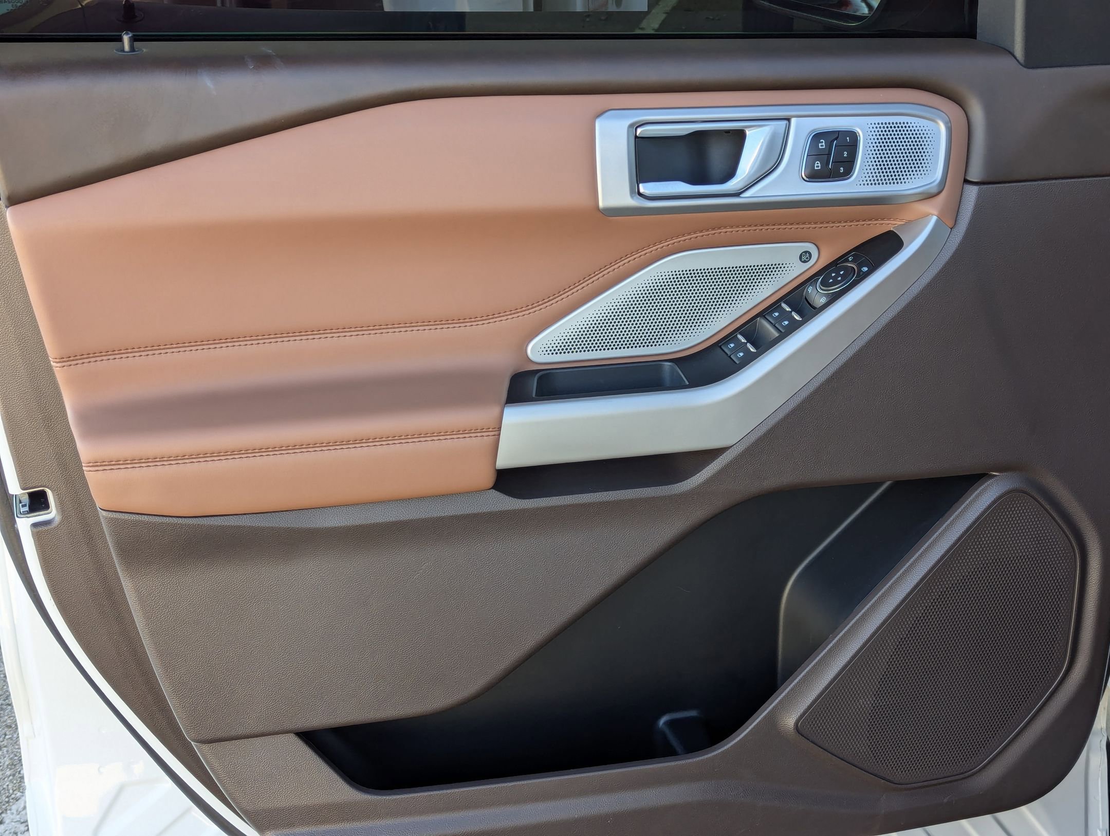 Used 2023 Ford Explorer King Ranch w/ Technology Package image 11