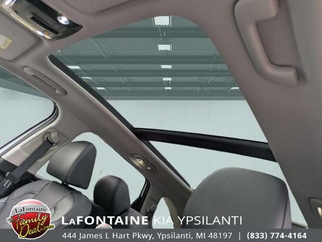 Certified 2025 Kia Sorento SX FWD image 13
