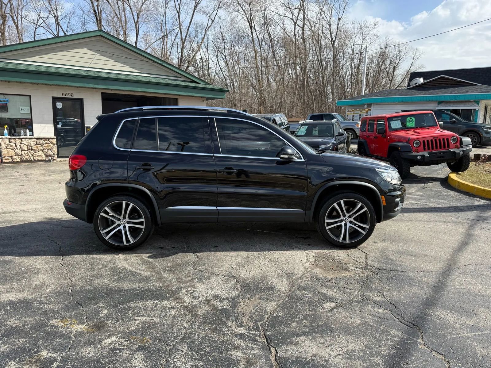 Used 2017 Volkswagen Tiguan SEL image 6