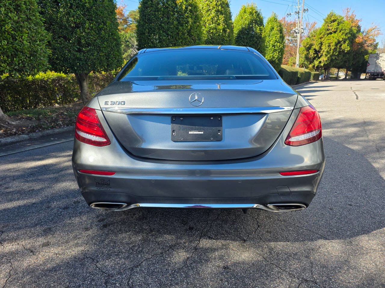 Used 2017 Mercedes-Benz E 300 image 4